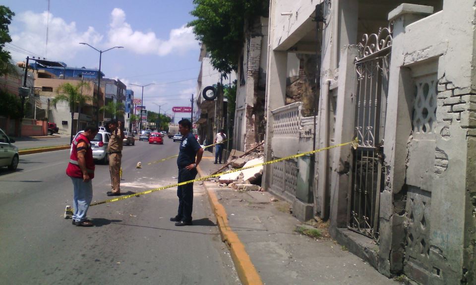 0506-Edificio cae en a pedazos en Tampico