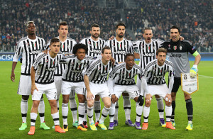 TURIN, ITALY - FEBRUARY 23: Team Juventus poses prior to the UEFA Champions League Round of 16 first leg match between Juventus Turin and Bayern Muenchen (Bayern Munich) at Juventus Stadium on February 23, 2016 in Turin, Italy. (Photo by Jean Catuffe/Getty Images)