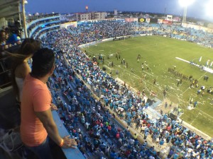 Estadio Tamaulipas iniciaba la riña en una sección del estadio
