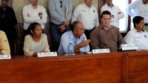 Miguel Pérez, regidor del Ayuntamiento de Tampico, expone la propuesta.