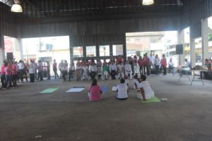 cancer-de-mama-exhibicion-de-yoga-madero