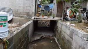 EL canal fue construido por los mismos vecinos para el paso del agua