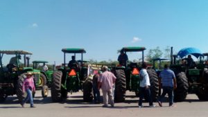 agricultores-en-la-carretera-tampico-mante-3